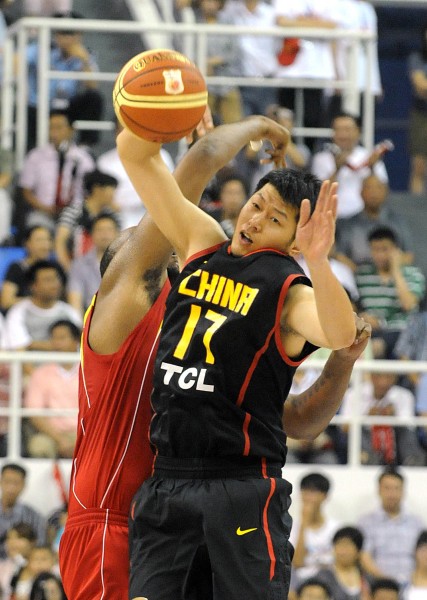 里夫斯完成高难度2+1，单节得到22分（里夫斯打成高难2+1，单节独得22分）