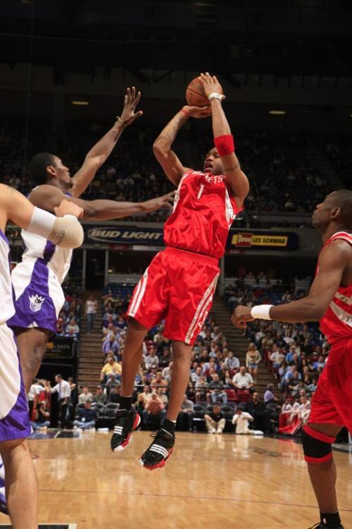 今晚能否进球？塞鸟发布亚冠主场对阵麦克阿瑟个人海报（塞鸟发布亚冠主场战麦克阿瑟个人海报：今夜能破门吗？）