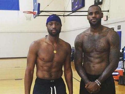 F1阿布扎比站二练：可以庆祝冠军了？诺里斯强势领先（F1阿布扎比站二练：冠军已在望？诺里斯强势领跑）