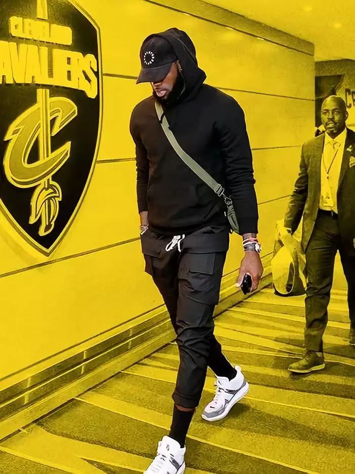 🎮DK 2-2 T1：Peyz泽丽再献完美发挥，T1速推拖入决胜局（DK与T1战成2-2：Peyz泽丽再度神勇，T1速推逼入决胜局）